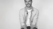 Viajamos al pasado con Alex Speitzer y sus mejores recuerdos, desde sus inicios en Rayito de Luz, su paso por Atrevete a Soñar y su relación con Minnie West.