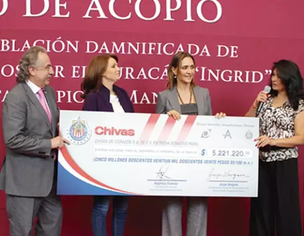 Donó una gran cantidad para los damnificados de los meteoros `Ingrid´ y `Manuel´.