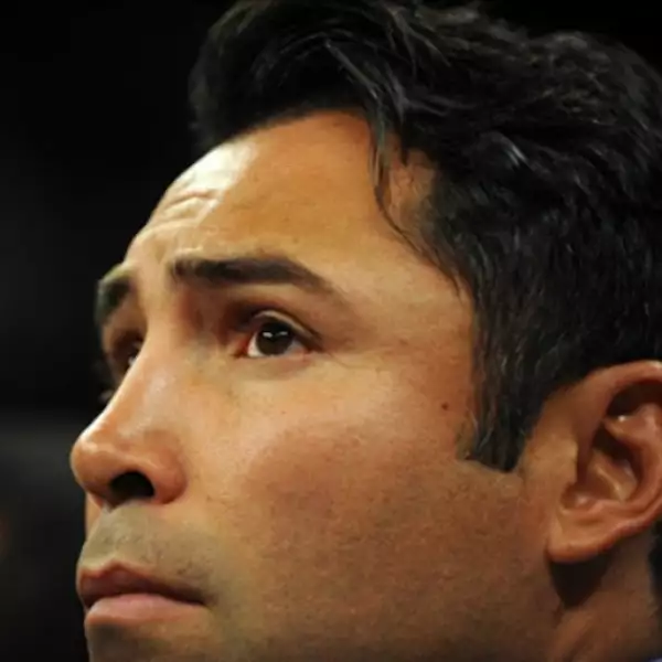 Y quien sufrió con la pelea fue Oscar de la Hoya, al que se le veía la cara un poco preocupada.