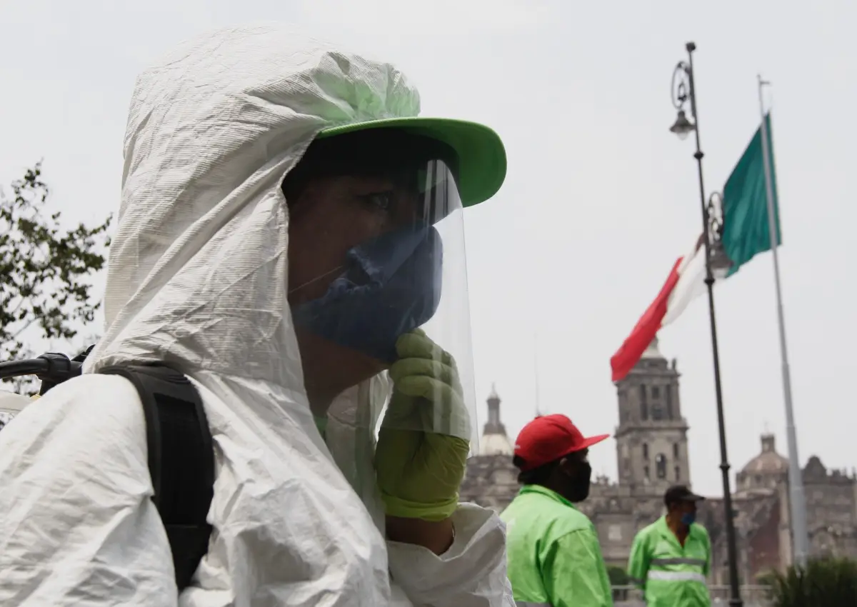 Sanitización en las inmediaciones del Zócalo