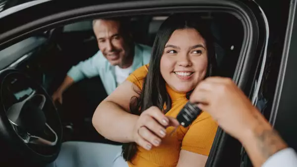 El-relevo generacional-crashea-la-dinamica-en-los-concesionarios-de-autos