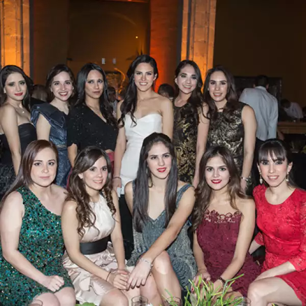 La novia con sus amigas
