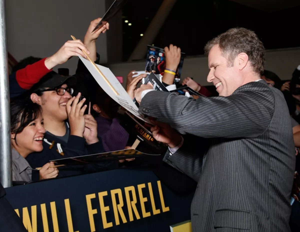 Will Ferrell firmó autógrafos a los fans mexicanos reunidos en Plaza Antara.