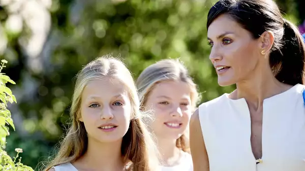 La reina Letizia con sus hijas Leonor y Sofía.