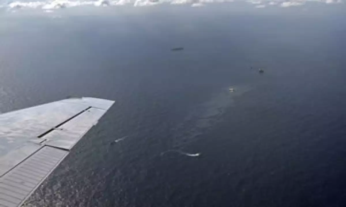 El derrame de Chevron, que equivalió a entre 2,400 a 3,000 barriles de crudo nunca llegó a las playas y fue controlado rápidamente. (Foto: AP)