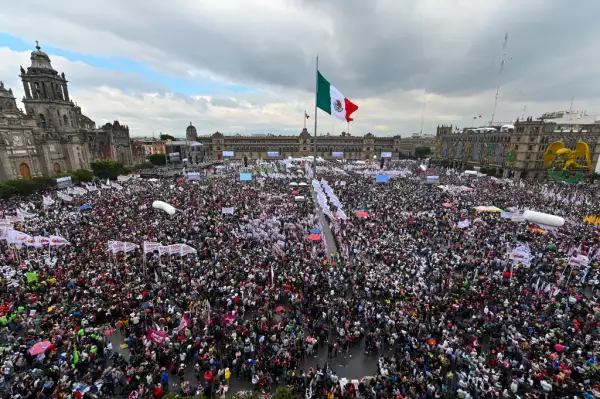 zocalo-lleno-1-octubre.jpeg