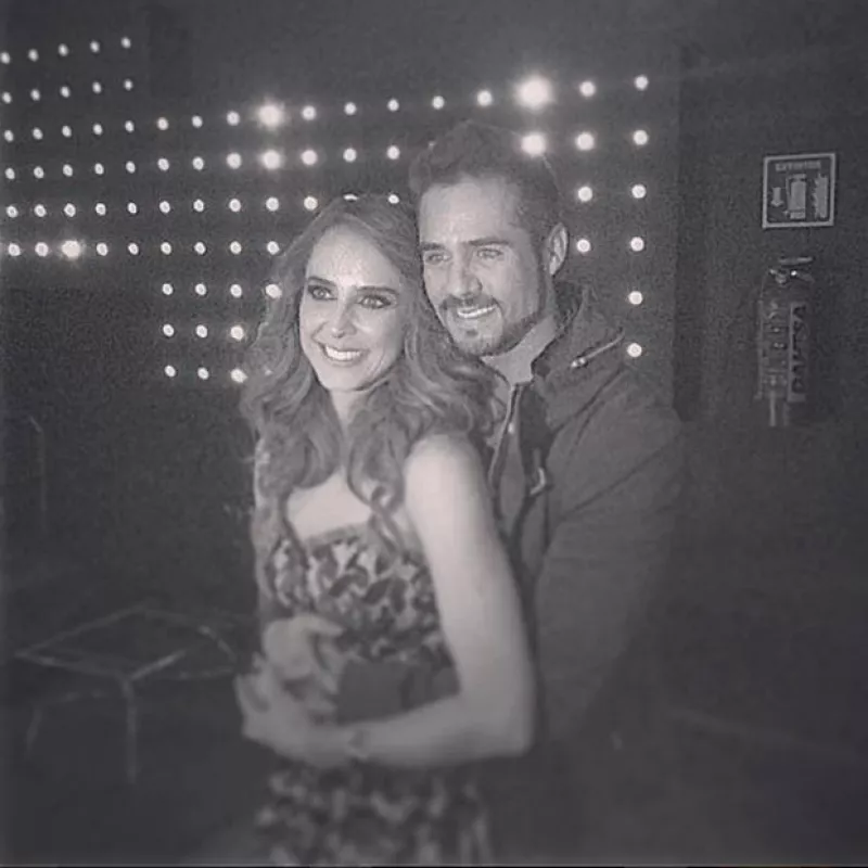 Ahora fue la cantante quien expuso publicamente sus sentimientos hacia su pareja durante la presentación de su disco titulado Amanecer.