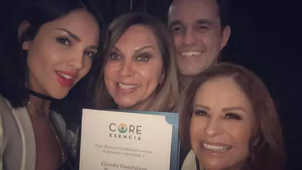Glenda Reyna se gradúa