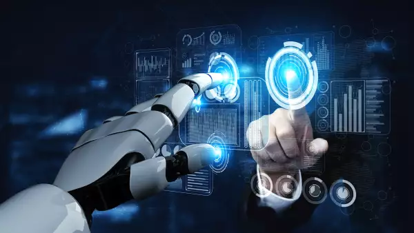 Inteligencia artificial tocando la mano de un humano