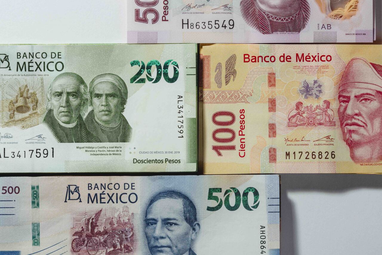 El peso retrocede atento a las tensiones comerciales entre EU y China