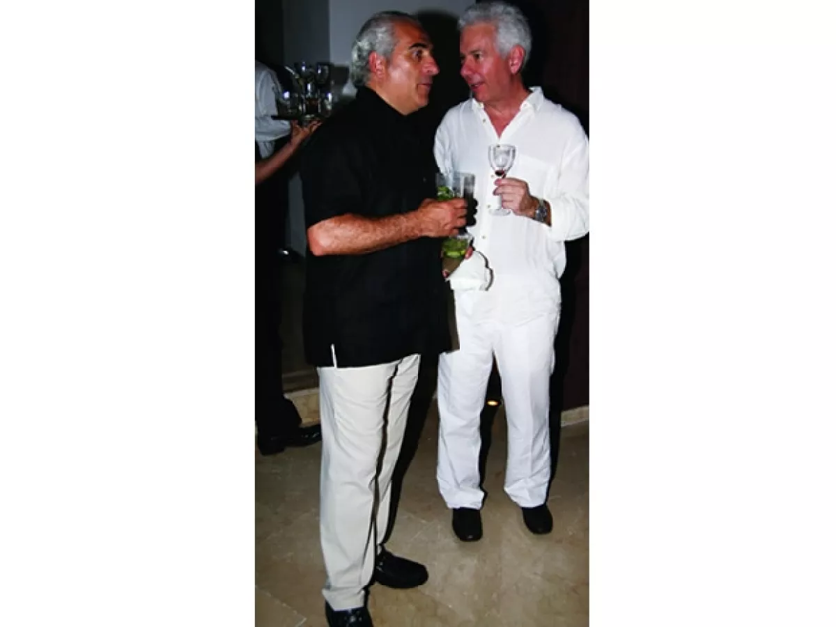 Gastón Azcárraga junto con el empresario Ángel Loada