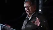 Higinio Martinez, propuesta de Morena para presidir el Senado, habla en mitin. 
