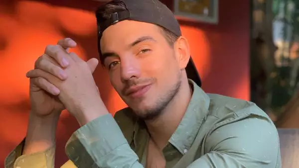 Vadhir Derbez