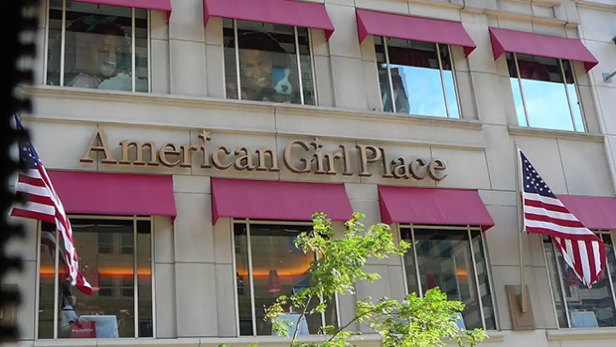 Dentro podrás encontrar el restaurante y el famoso salón de belleza