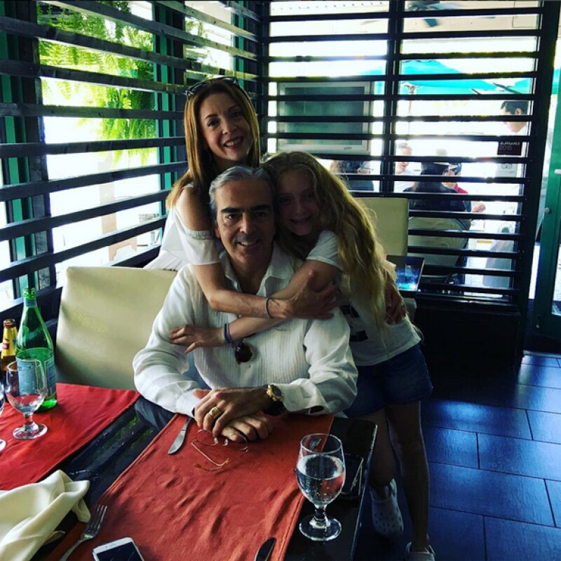 La actriz posteó algunas fotos junto al empresario que prueban la gran familia que han formado junto a Constanza, hija de la actriz y Santiago Creel.
