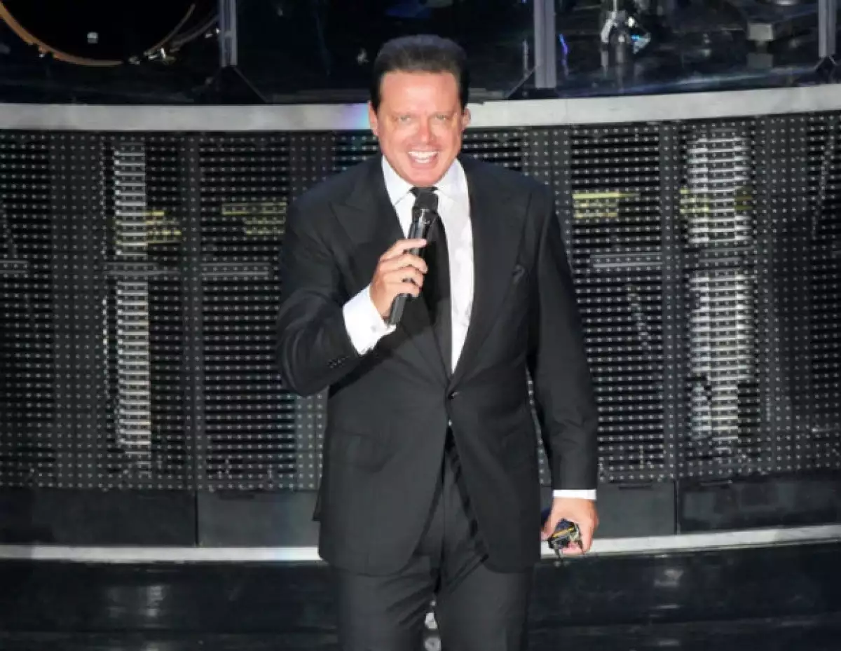 Luis Miguel causó la euforia de 10 mil asistentes al Auditorio Nacional.