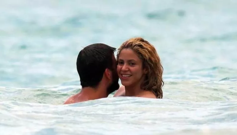 Tras la participación del futbolista en el Mundial de Brasil, la popular familia hizo una parada en la Riviera Maya donde han sido captados de lo más felices.