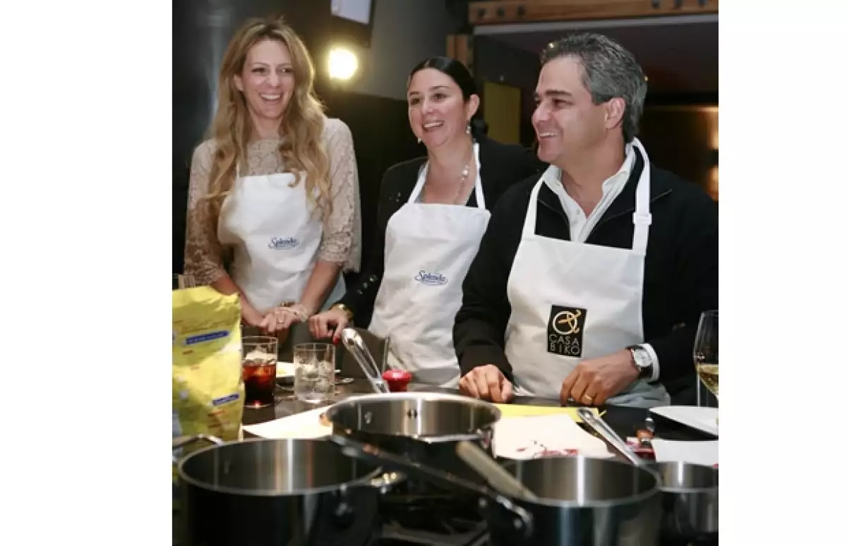 Zarina Rivera, Andrea de la Garza y Carlos de la Garza.