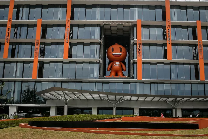 Las empresas chinas buscan no quedarse atrás y ahora Alibaba presentó Qwen 3.8-Max, un modelo de frontera con 2.4 billones de parámetros que iguala o supera a algunos de sus competidores en programación, razonamiento y tareas de larga duración.
