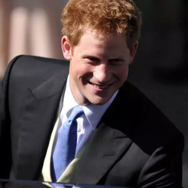 El príncipe Enrique llegó solo.