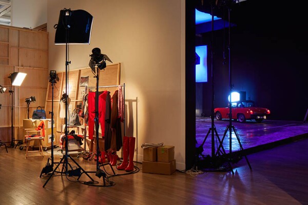 Avec Elle_Stage 5 and Backstage_The Lover's Flashback ©Nacása & Partners Inc. Courtesy of Hermès Japon