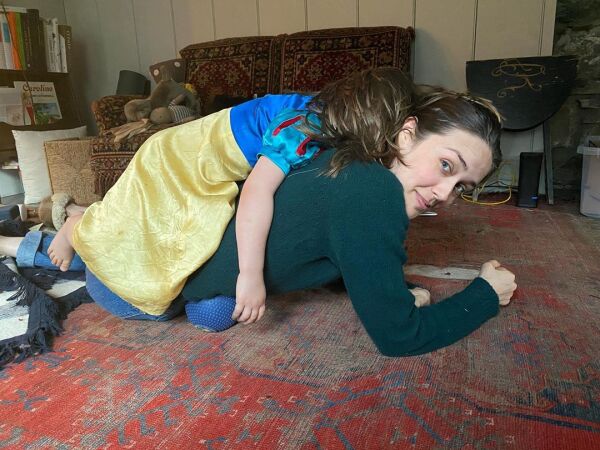 Caroline y Megan Boone