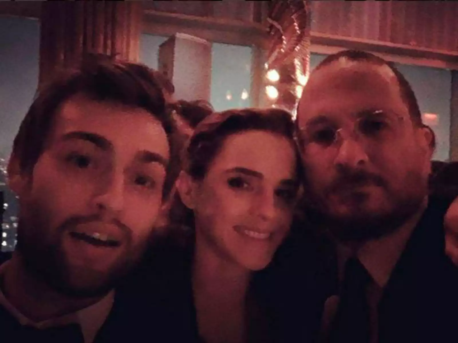 Emma Watson no podía perder la diversión tras la glamourosa gala.