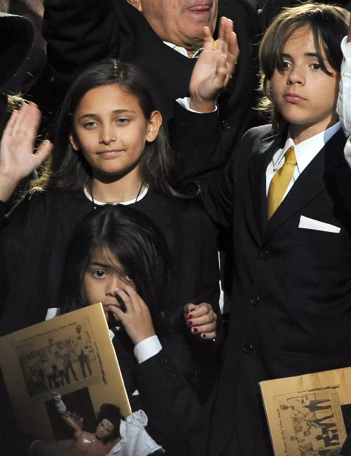 Memorial Service For Michael Jackson Draws Thousands Of Fans And Mourners