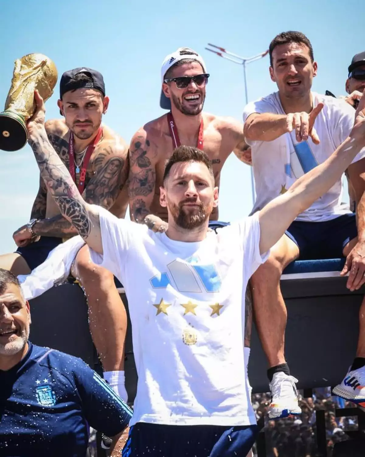 Messi-festejando-en-Argentina.jpg