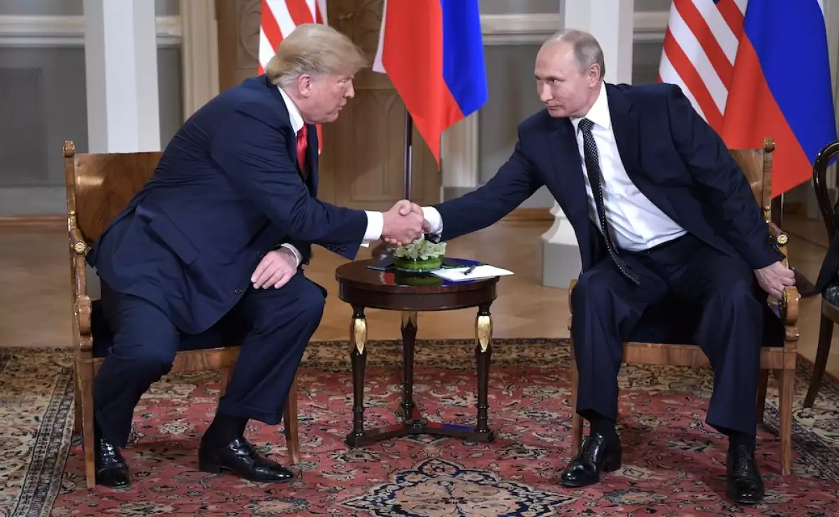 Trump y Putin comienzan histÛrica cumbre