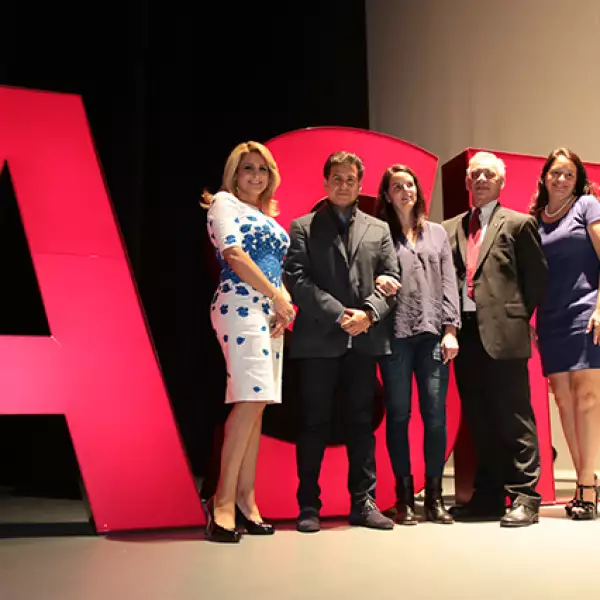 Yvette Romero,Manuel Lazcano,Paola Pérez de Mendoza,Paul Williams,Roberta Hernández