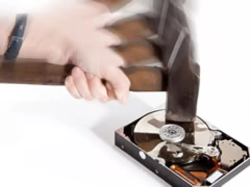 Los criminales pueden robar tu identidad a través de tus datos personales, aún si borraste tus archivos. (Foto: Dreamstime)