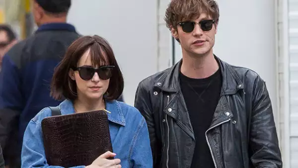 La ruptura entre la hija de Melanie Griffith y el roquero llega tras dos años de noviazgo.