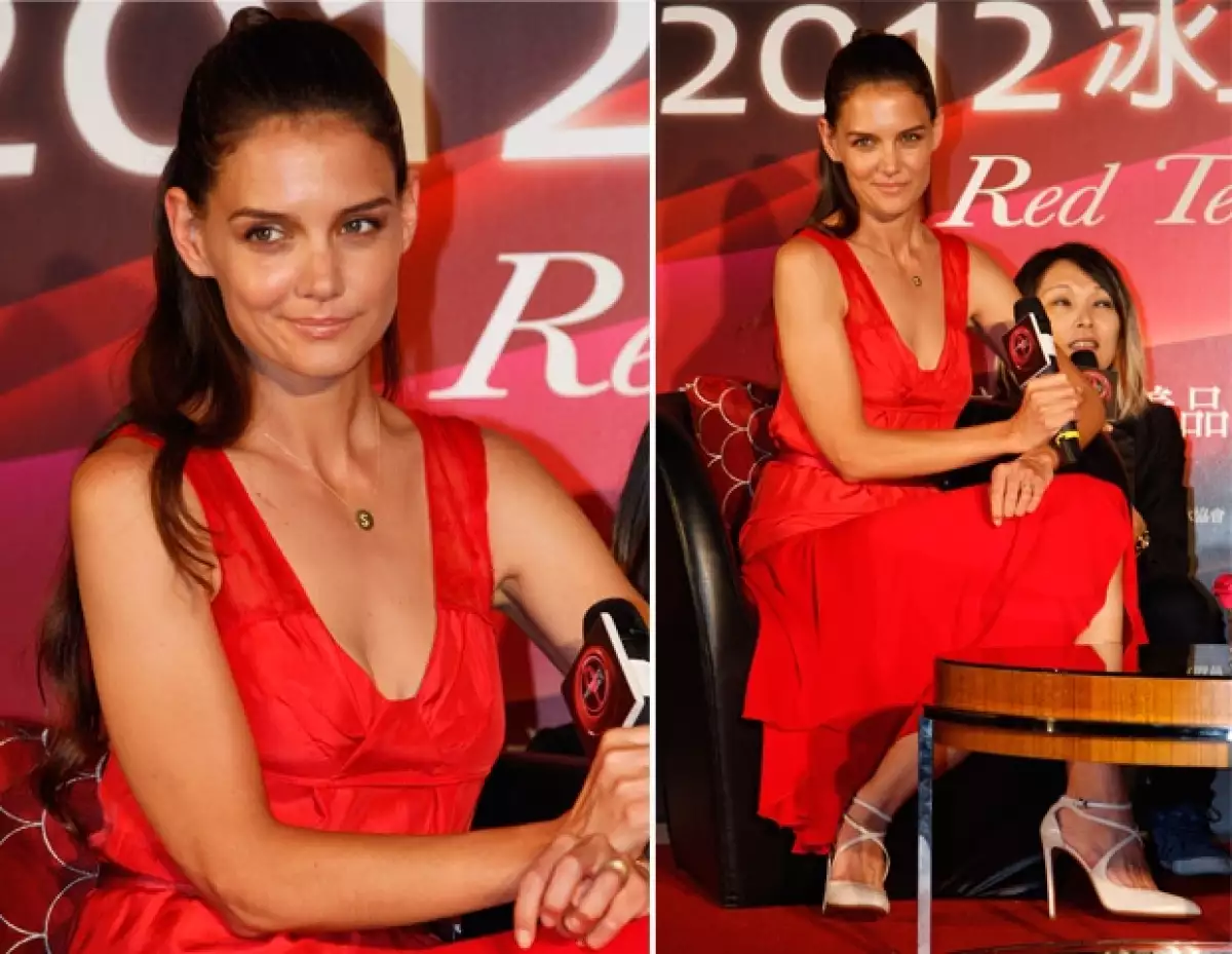 Más tarde optó por un vestido rojo.