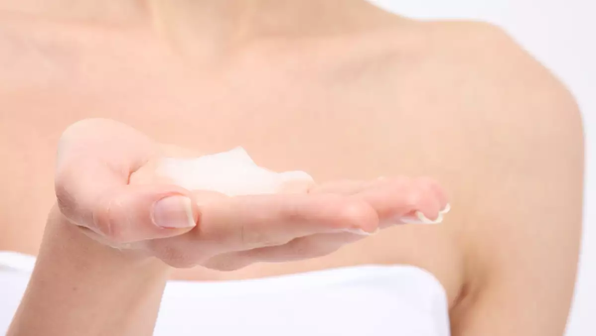 Usa crema con base de aceite durante el invierno. 