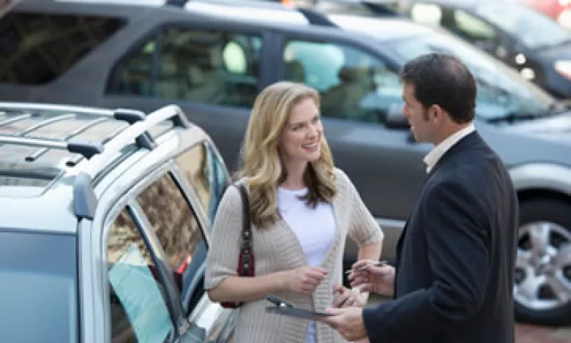 Se recomienda que la venta se cierre una vez visto y revisado el automóvil.  (Foto: Getty Images)