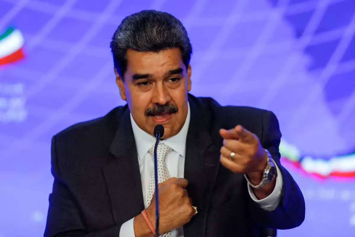 El presidente de Venezuela, Nicolás Maduro, habla durante una reunión con el presidente iraní Ebrahim Raisi en el Palacio Miraflores, en Caracas, Venezuela, el 12 de junio de 2023.