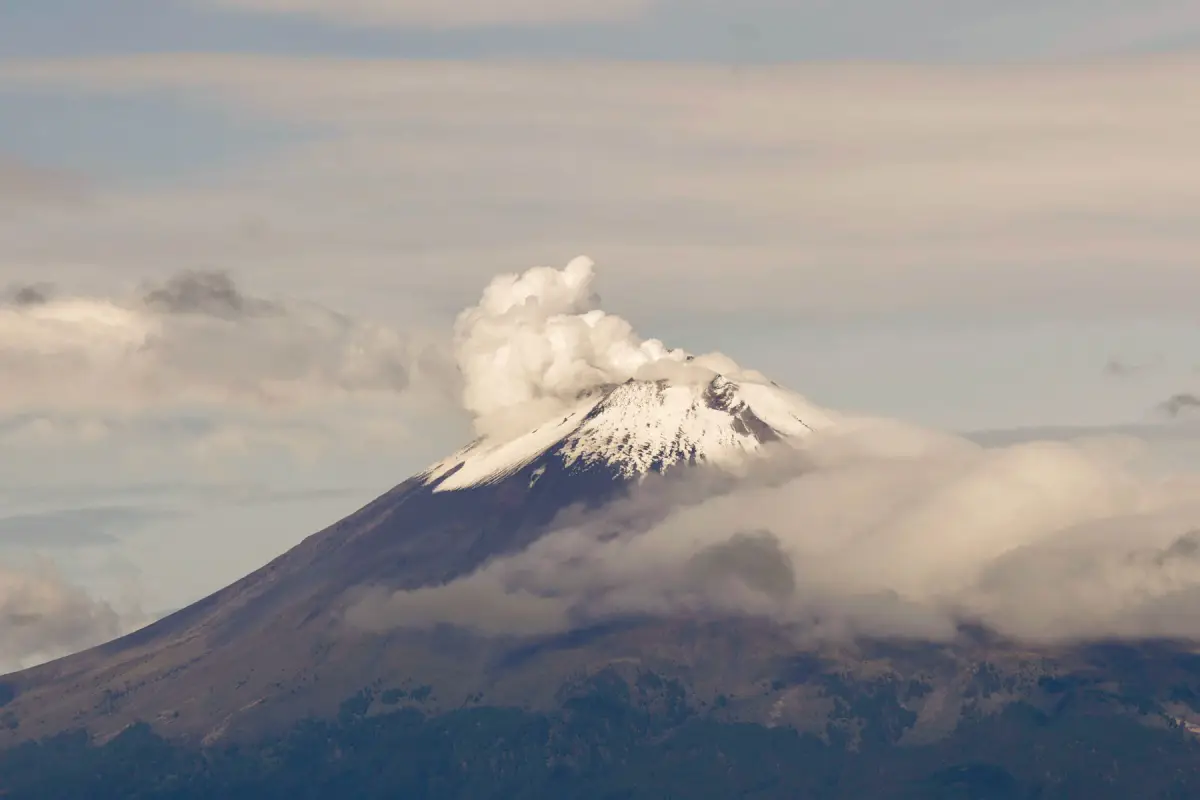 Volcan Popocatepetl desde Puebla-2