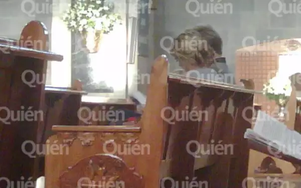 Los jovenes se mostraron enamorados y felices.