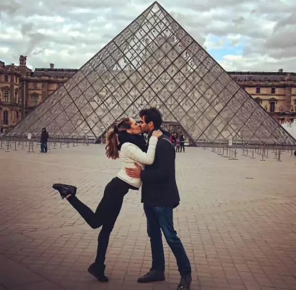 Y la pareja ha viajado por distintas partes del mundo y han estado en los lugares más románticos como París.