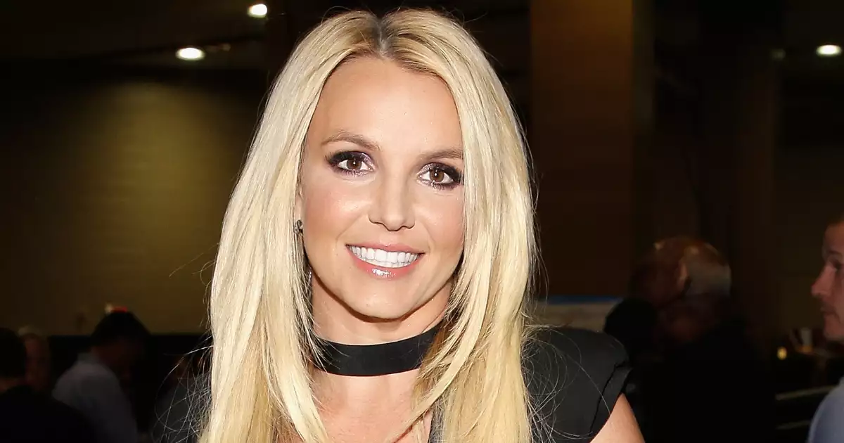britney-spears-adpta-una-niña.png