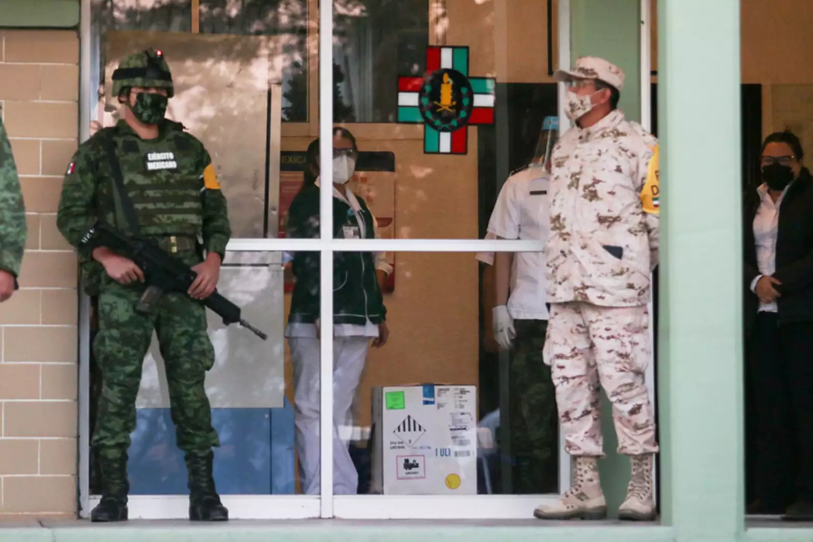 Arribo del primer lote de vacunas contra Covid-19 al 69 Batallón de Infantería en Saltillo, Coahuila.