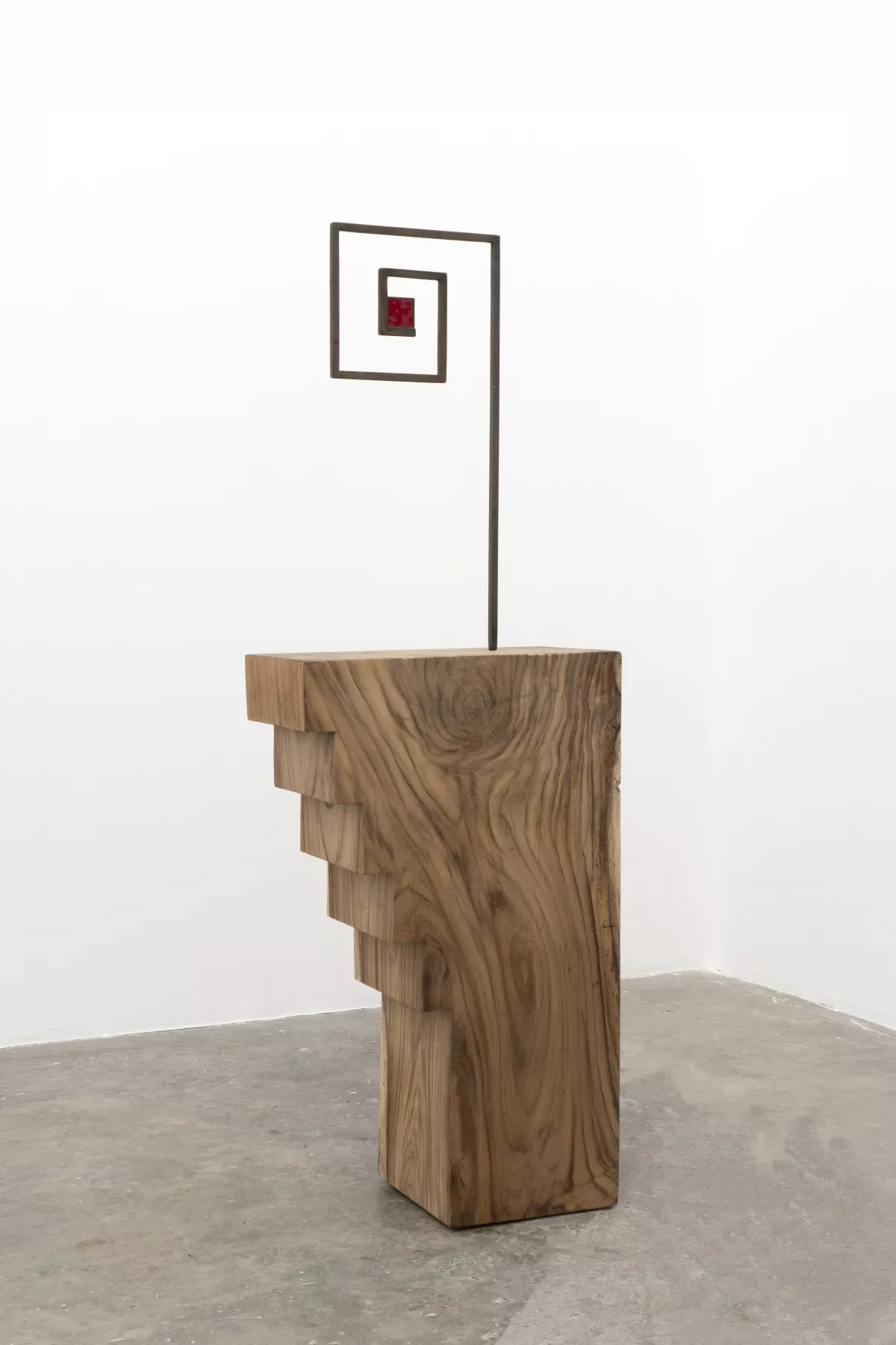 Apariciones-Hierro-vidrio-madera.jpg