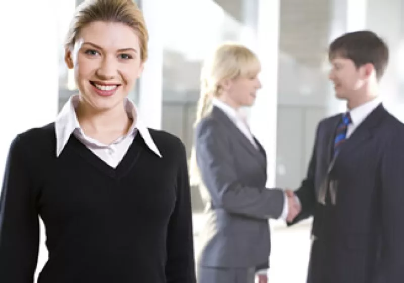 79.1%de las mujeres trabajan en el sector servicios y 61.5% ganan hasta tres salarios mínimos. (Foto: Photos to Go)