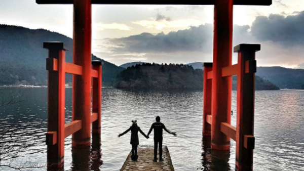 Claudia Álvarez y Billy Rovzar en Japón