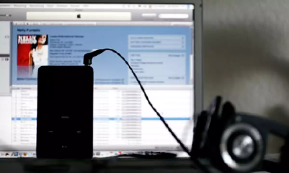 iTunes ha redefinido la experiencia del público y se ha convertido en la forma principal en la que se paga por escuchar canciones. (Foto: AP)