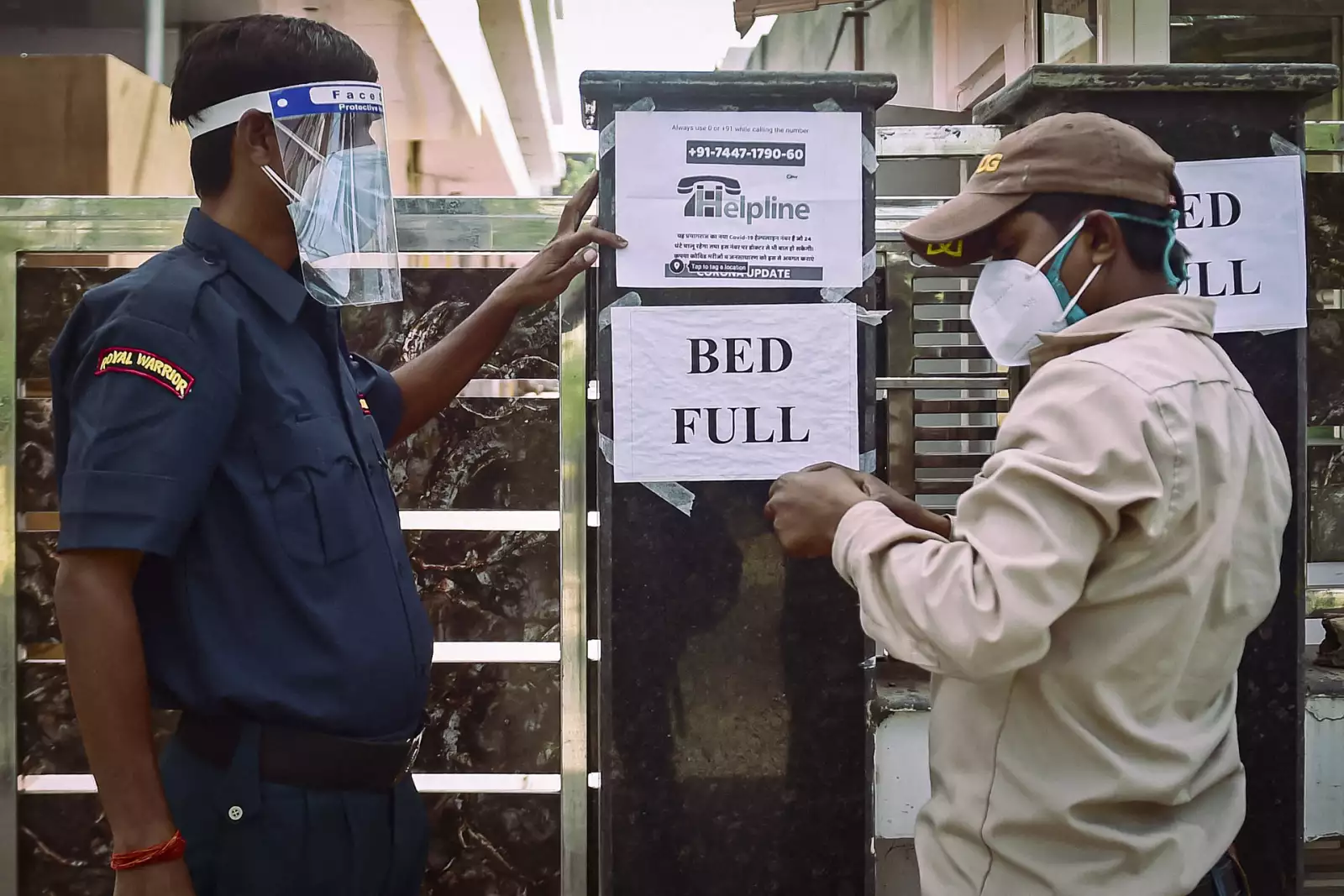 India registró el jueves el mayor recuento diario de nuevas infecciones de COVID-19, con 314,835 casos, mientras una segunda ola de la pandemia suscita nuevos temores sobre la capacidad de aguante de unos servicios de salud que se están desmoronando.