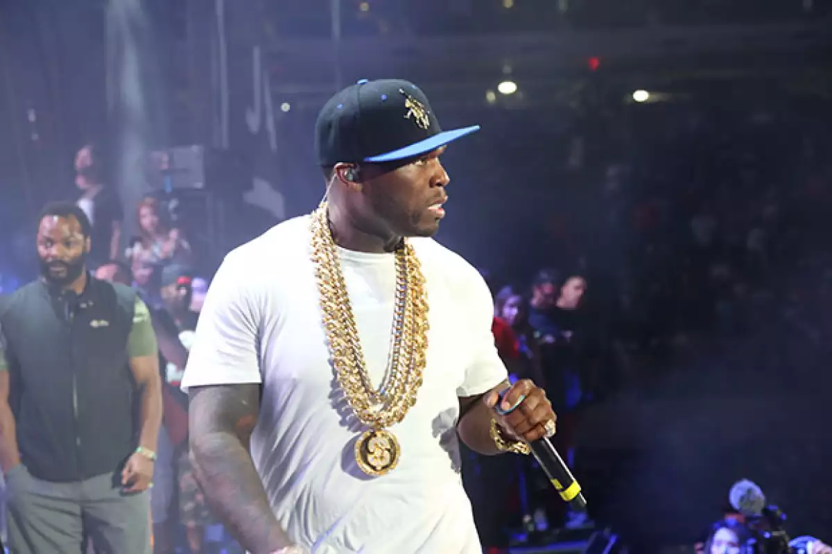 Según 50 Cent, su valor neto es de 4.4 millones de dólares, aunque Forbes afirma que es de 155.