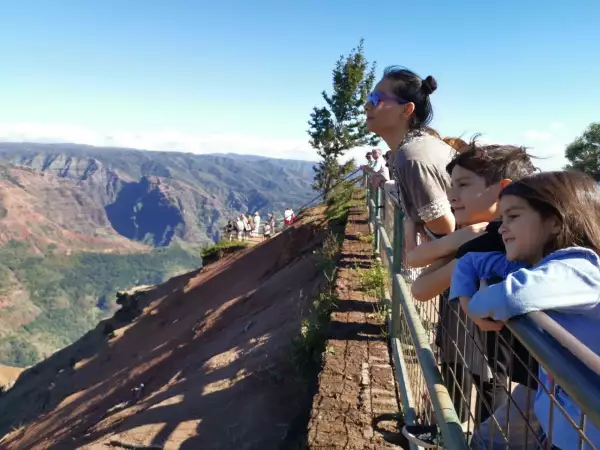 Familia Kneeland Lizaldi