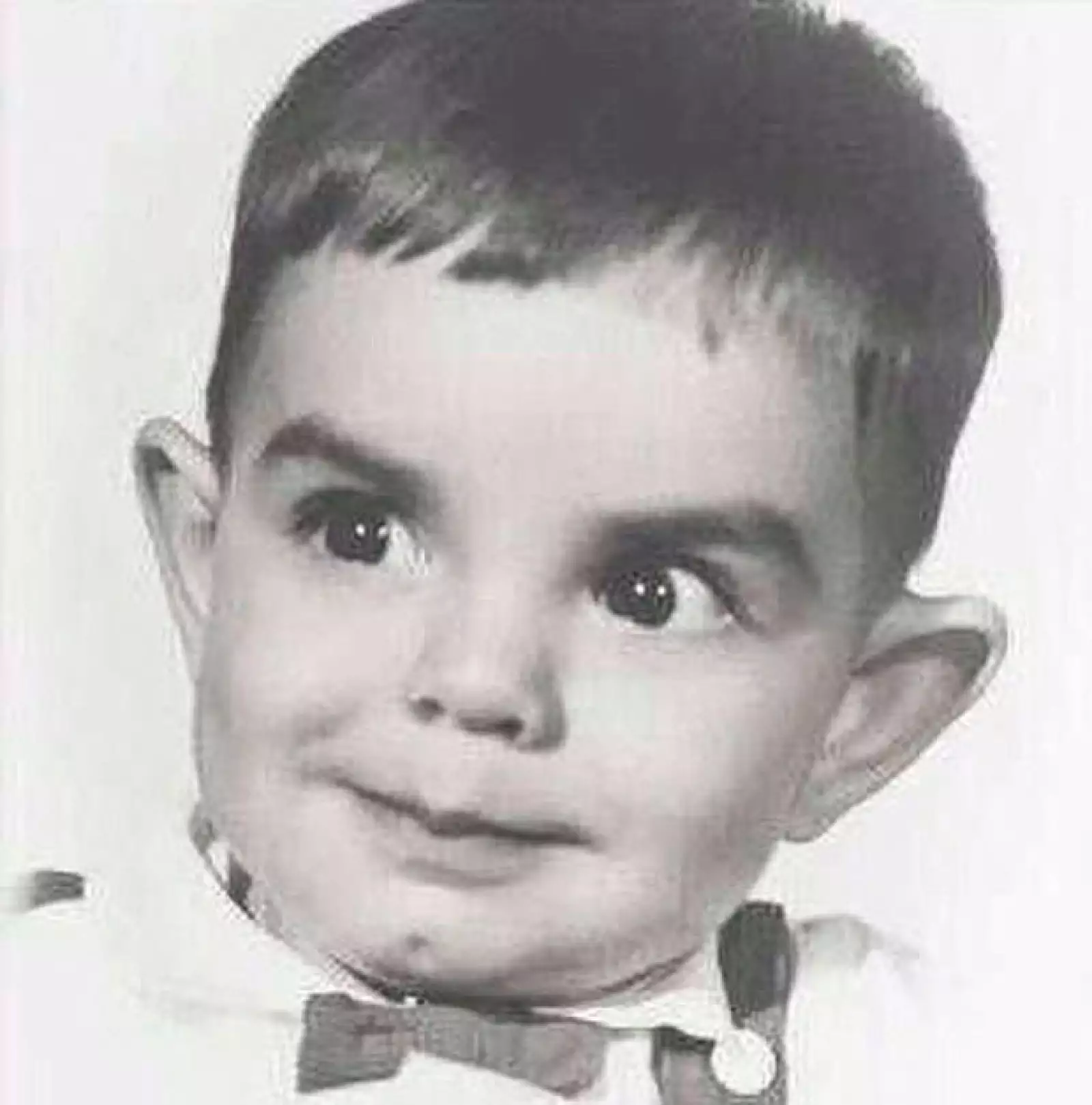 Eugenio Derbez tiene esa mirada pícara desde bebé.